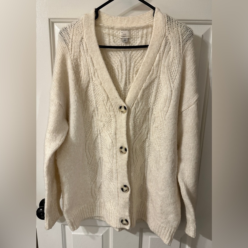 A New Day oversized vneck button up knit cardigan. Size medium. Cream.